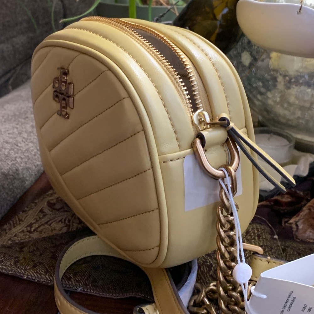 SOLD⛔️Authentic TORY BURCH Quilted leather logo zip top Crosby - Picture 3 of 16
